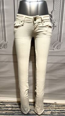 Women’s Medium Rise Skinny Sarah Fit Guess Jeans